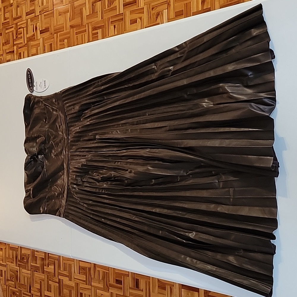 Scoop strapless pleated midi dress
